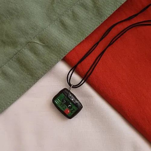 گردنبند خمیری مدل نوارکاست