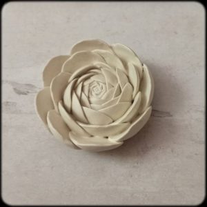 دکوری سنگ مصنوعی خام مدل گل پیونی